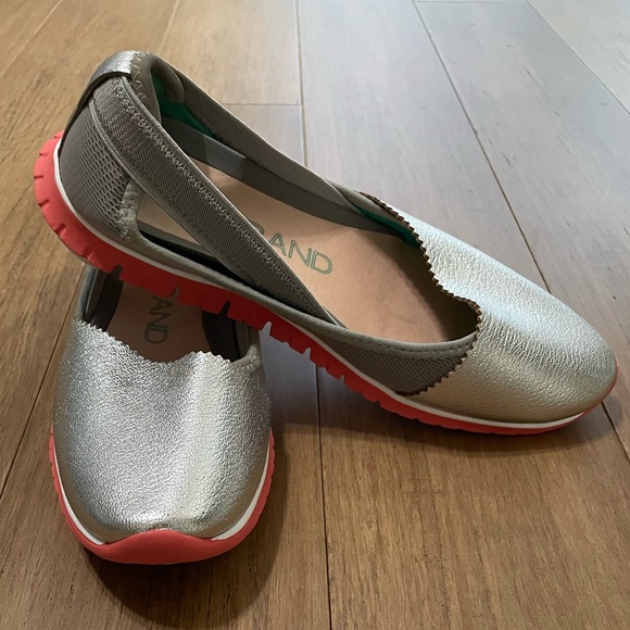 Cole Haan Zerogrand Silver Flats, Women’s Size 7.5 - Picture 3 of 5